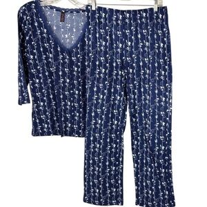 Maidenform Women's Pajama Set in a blue and white print. Medium pjs pajamas med